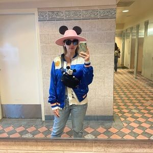 Meet your Posher, Alexi